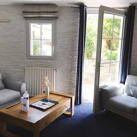 ホテル レ プラトー ノワールムーティエ